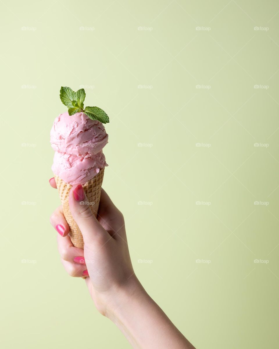 Strawberry ice cream 