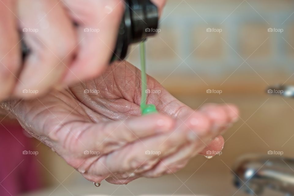 A man puts shaving foam on his hand