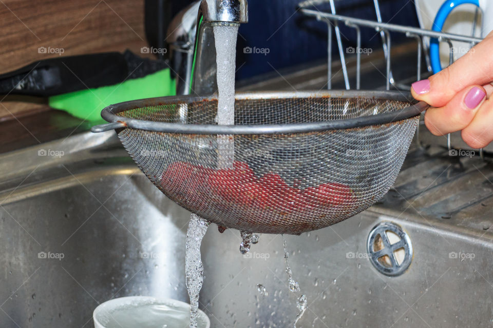 Washing strawberries