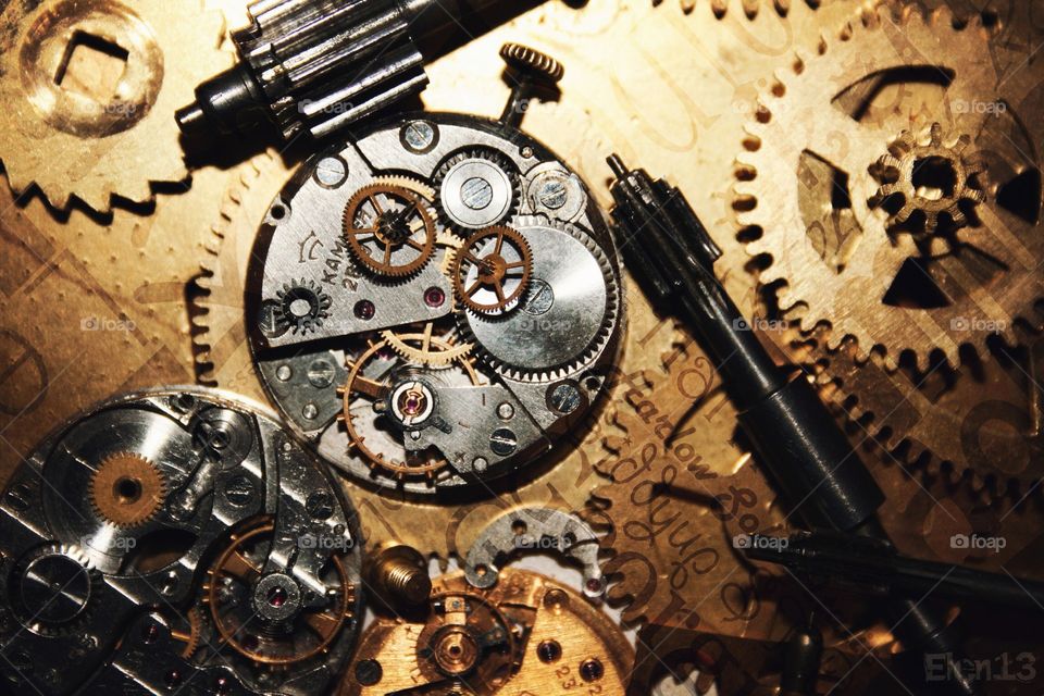 Inside the watch... . Peculiar mechanism... 