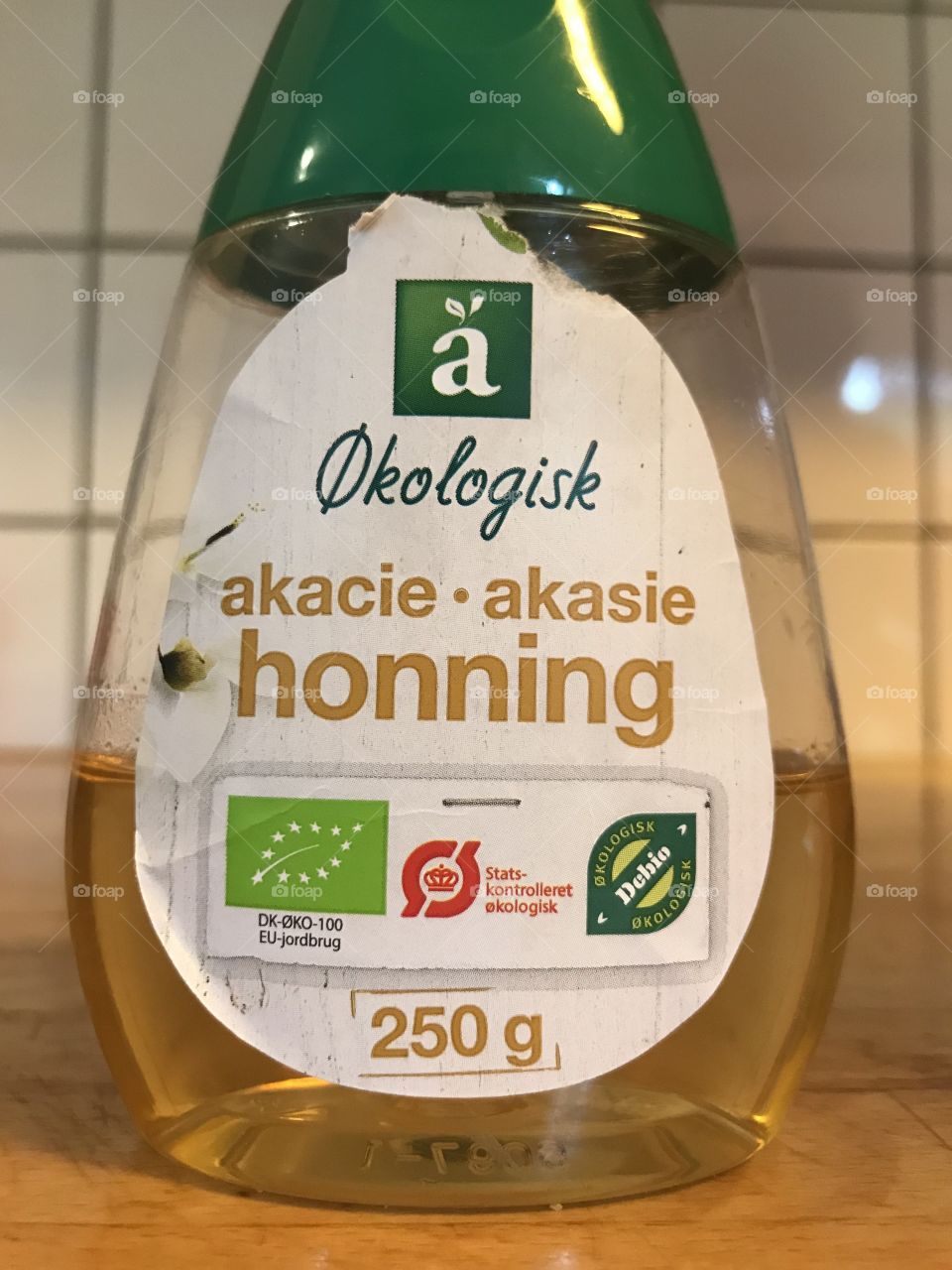 Norwegian ecological honey. It tastes sweet and rounded. This is one of the cheep alternatives, but it’s just as good as the expensive ones. 🍯
