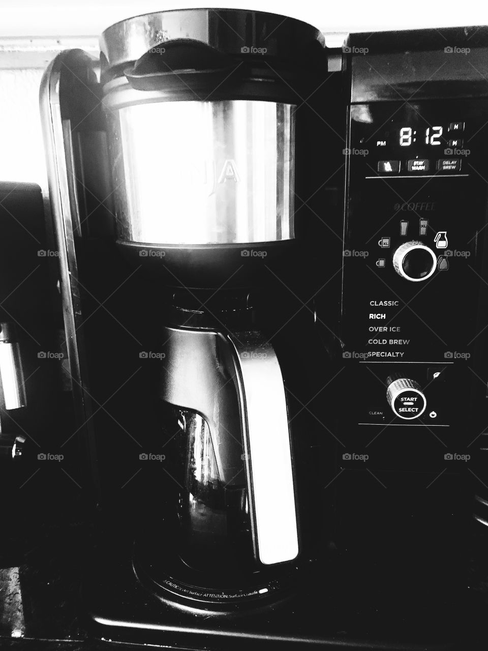 Coffee pot and coffee maker 