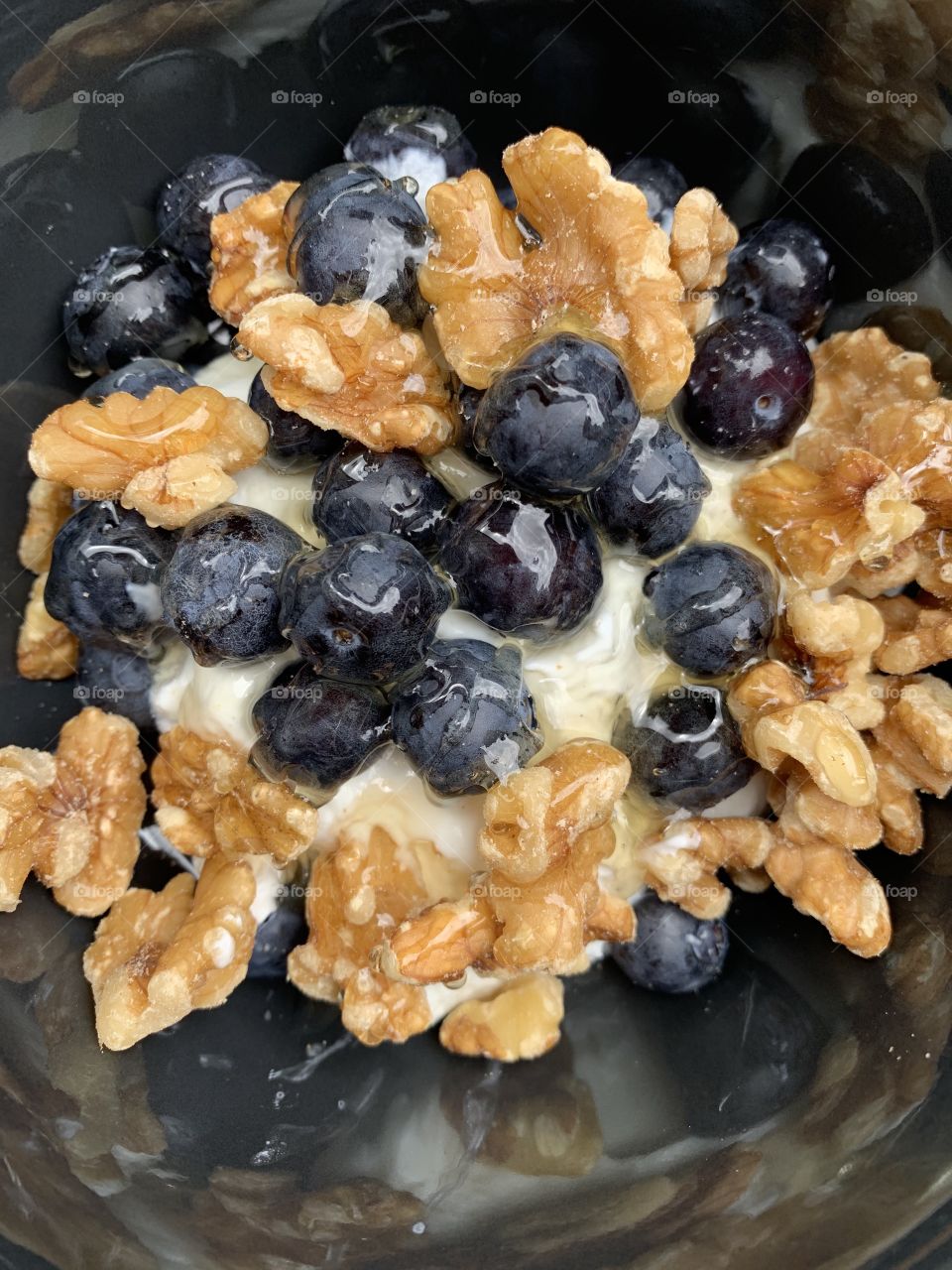 Yogurt, nuts & berries 