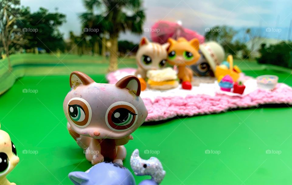 Characters LPS Toys For Kids Having A Picnic Scene With Our Exclusive Personal Photo Background From The Park In A Tropical Environment Looking At An Actual Real Mini Sandwich.