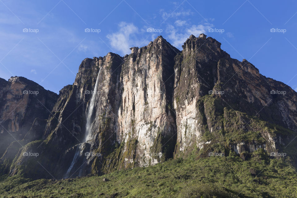 Kukenan falls, Kukenan Tepui in Venezuela, Canaima National Park.