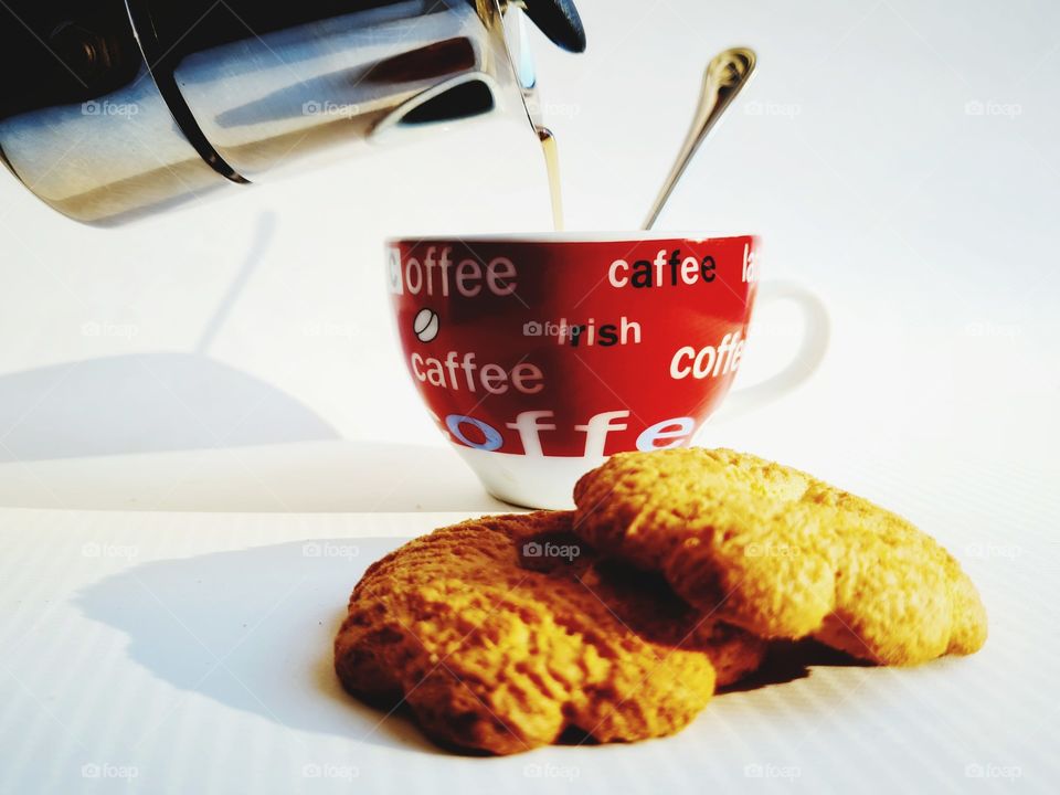 Italian mocha pours coffee into a cup