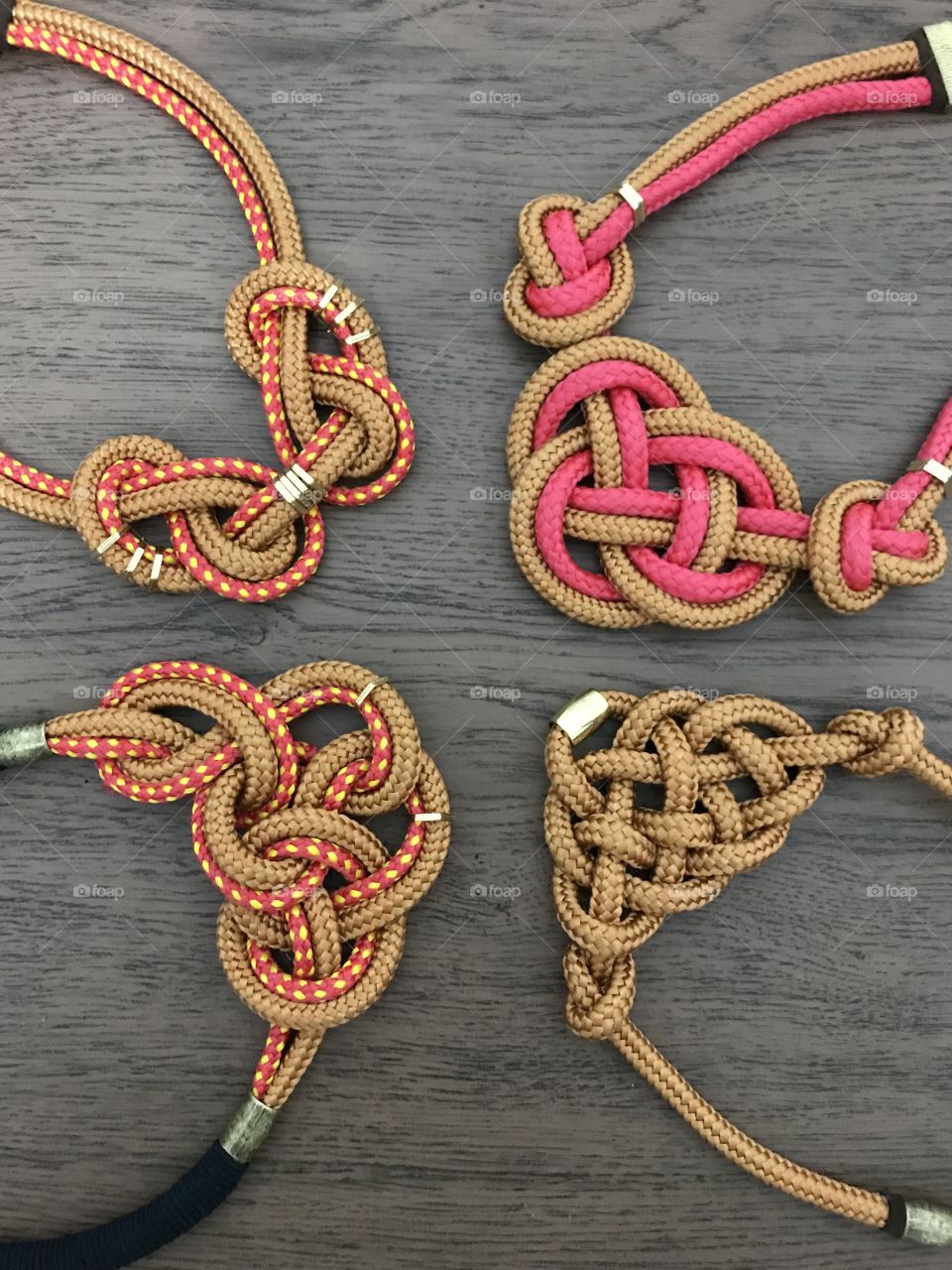 Necklace knot 
