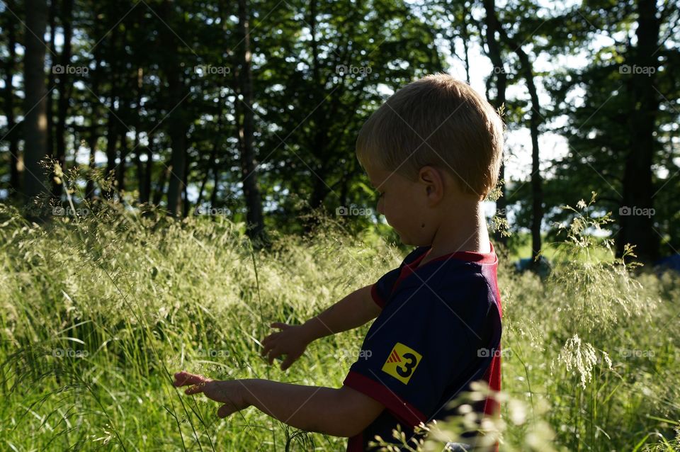 Child in nature 