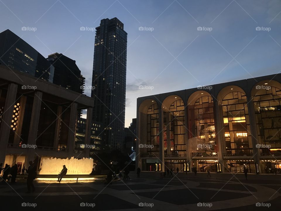 A beautiful autumn night in the Big Apple, and a night after the terrorist attack on a popular lower Manhattan bike path that kills 8 pedestrians, New Yorkers shows resilience and no sign of fear by going about their businesses as usual. Here it was all peaceful and quiet at the Lincoln Center, before audiences slowly showed up for La Boheme at the Metropolitan Opera House. #LincolnCenter #MetOpera #NewYork
