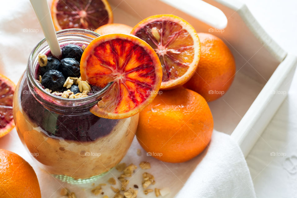 Smoothie with granola, blood orange and blueberry