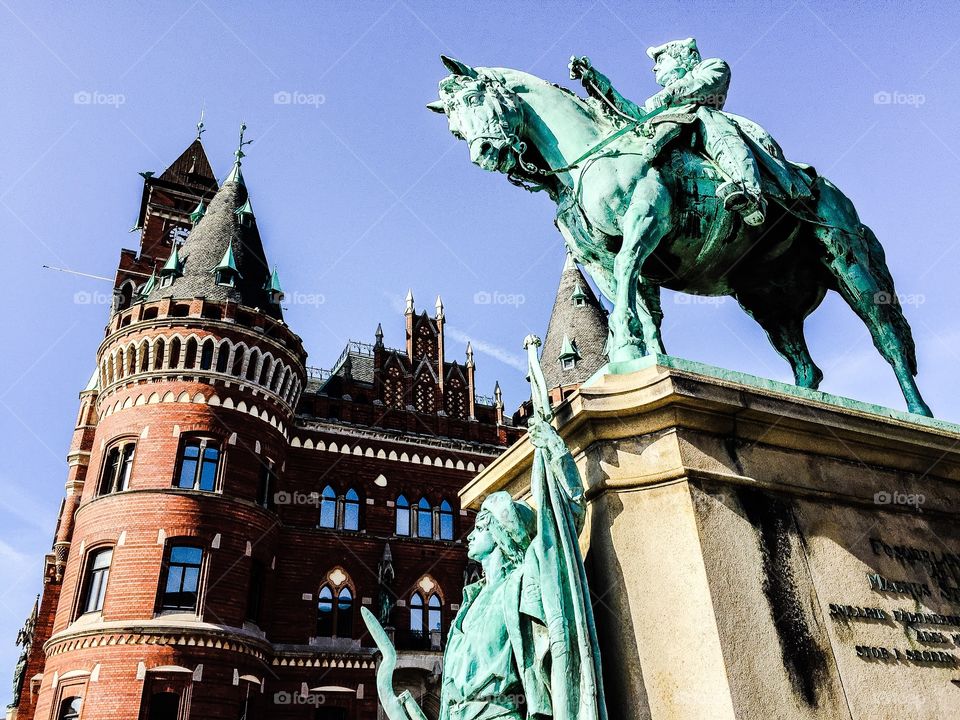 Statue and historic house