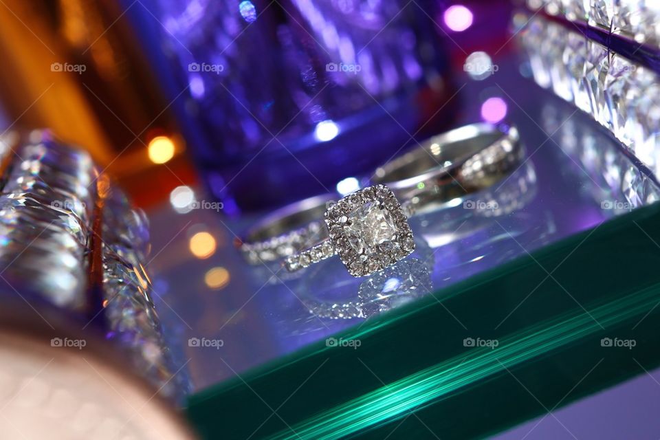 Luxurious diamond engagement ring