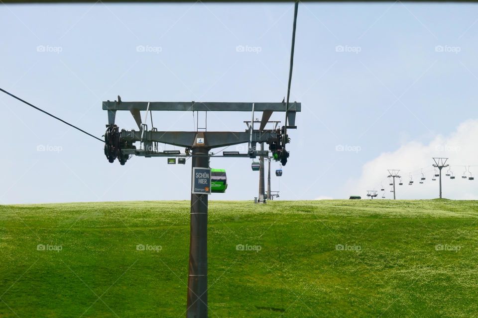 Mit der Seilbahn den Berg hinauf
