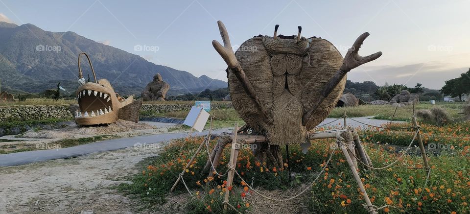 Straw crabs in the park