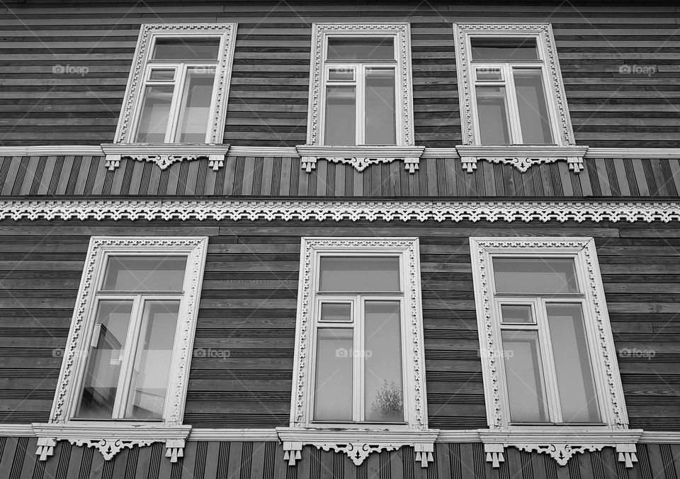 Old style ◼️◻️Patterned windows of a wooden house◼️◻️