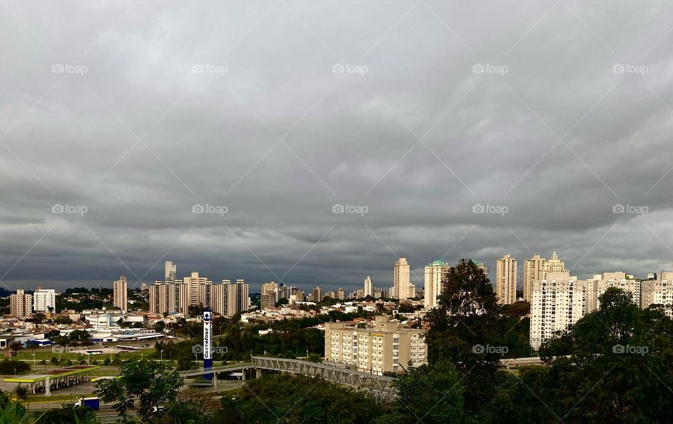 E Jundiai está esperando a chuva!

Que tempo feio e frio, amigos…tomara que venha mansa. 