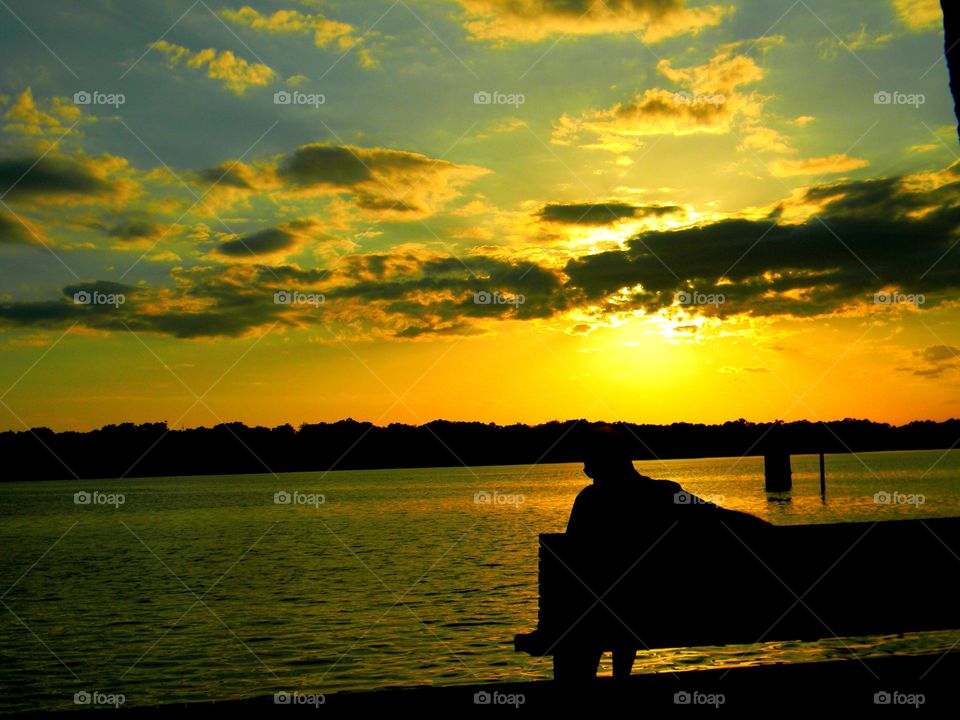 Golden Cielo . A brilliant sunset and golden sky