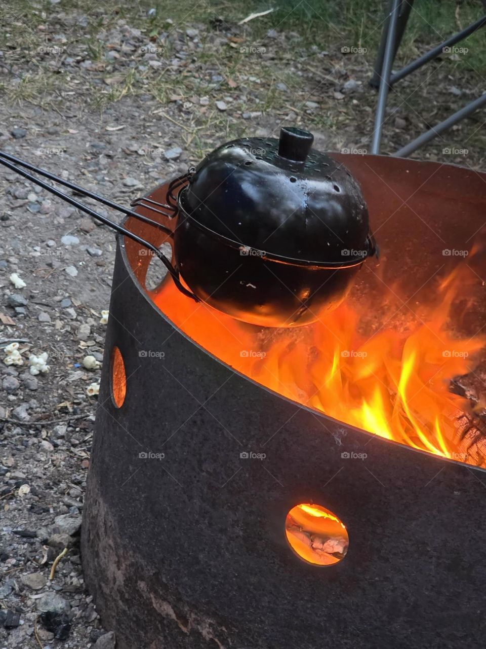 making popcorn on the fire