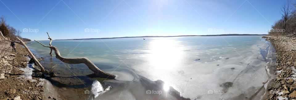 Shimmering light makes everything bright.