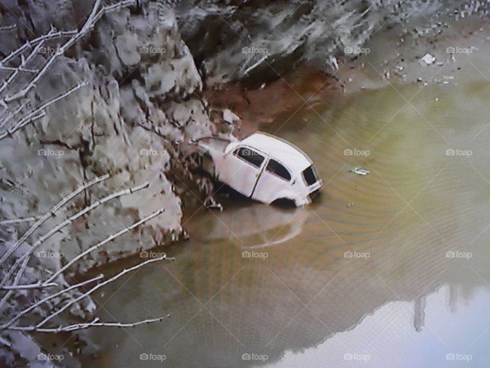 carros encontrados depois rio seca no brasil