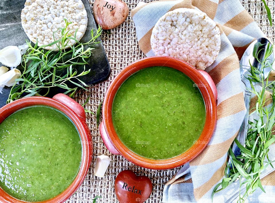 Great refreshing spinach zucchini soup packed with vitamins and antioxidants. Ideal for the summer!