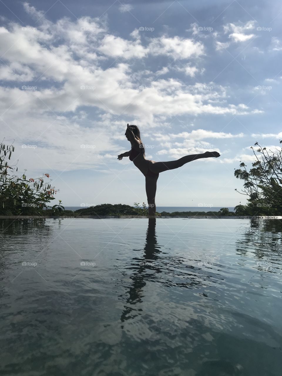 Infinity pool fun🤟