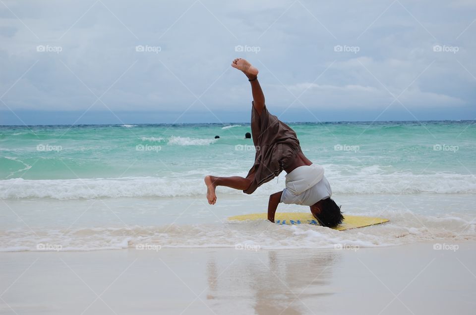 Headstand skimboarding 