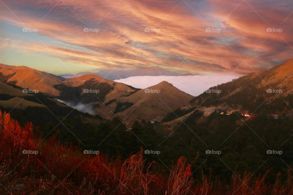 Beautiful mountain scenery and sea of clouds