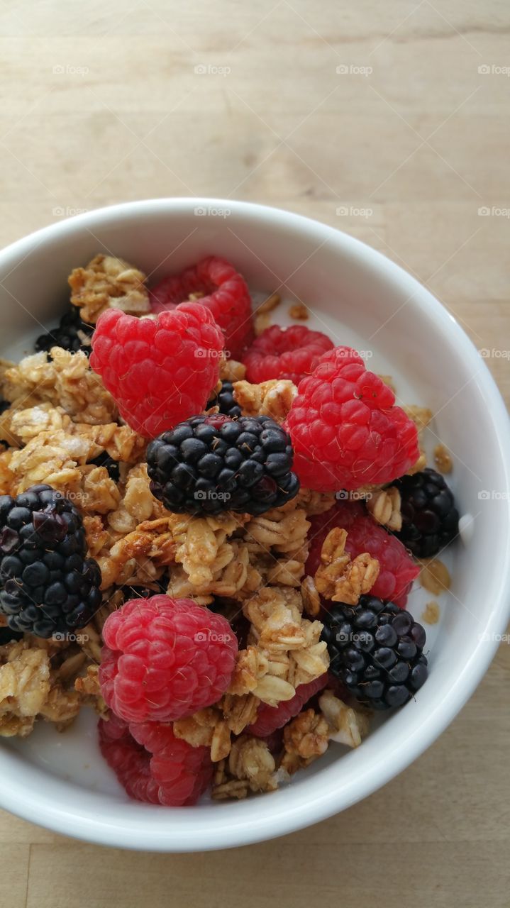 Berries and oats in bowl