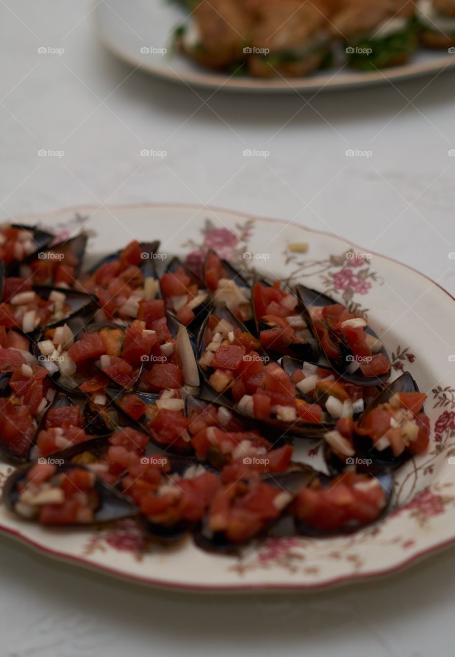 Mejillones con picada de tomate