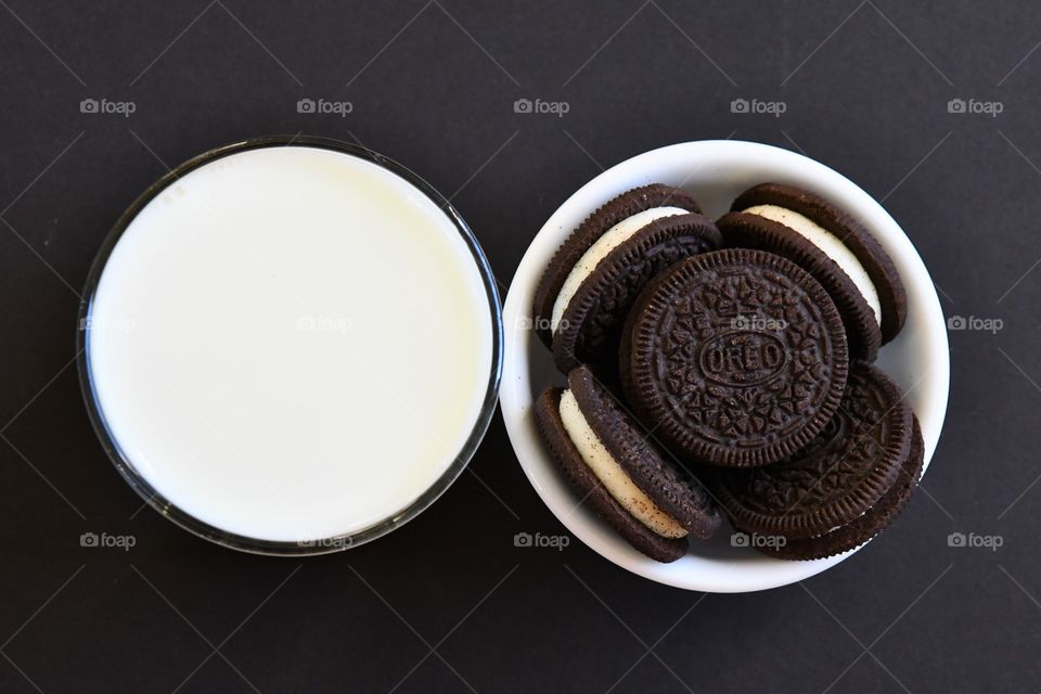 Oreos with milk