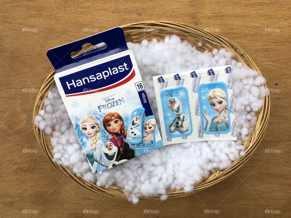 Frozen plasters by Hansaplast in a cotton box