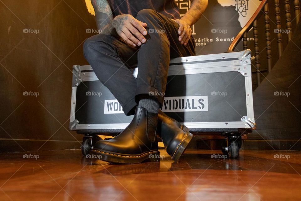 2976 black smooth dr martens