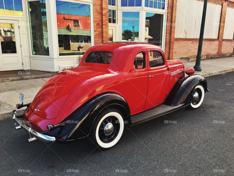 1936 Red Classic Automobile 🚗