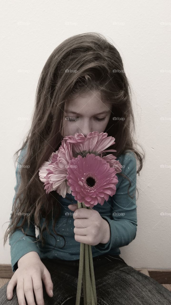 Close-up of a girl holding flowers