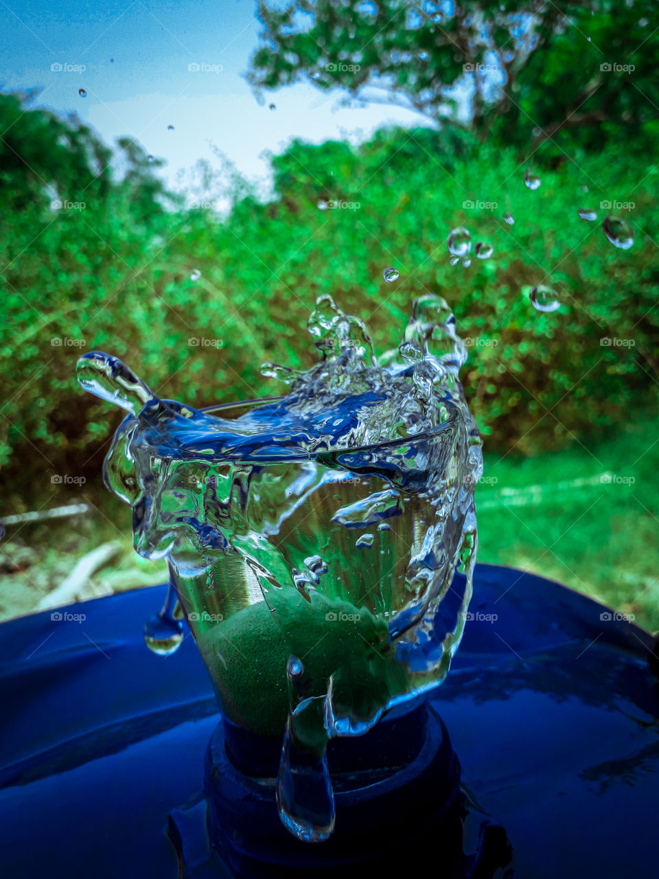 Water splesh Photography Withe A Smartphone 
(This photo 1 smartphone has been clicked from Samsung Galaxy M10, its editing has been done in the Litterroom application.)
Width:2981
Hidth:3974
File size:3.89MB
Maker: Samsung SM-M10SF
Focol Lenght:3.6