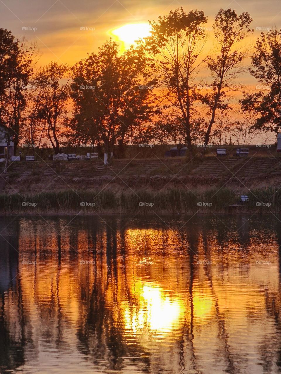 sunset on Ghioroc lake