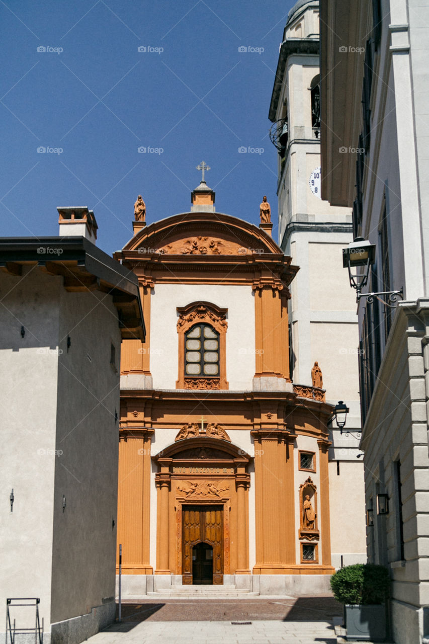 Lago Como no norte da Itália é um lugar lindo para se conhecer na Europa, com paisagens incríveis!