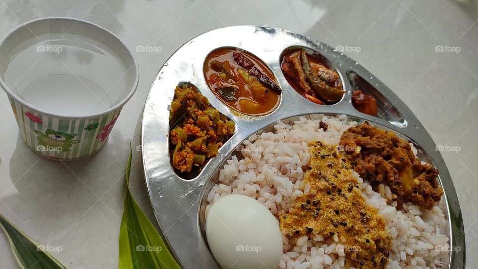 Healthy and tasty Indian Meal, Beautiful presentation of Indian food, spicy foods, vegetarian and non-vegetarian food, Rice Thali, Egg, best food, tasty foods, fish curry, sambar, lemon pickle