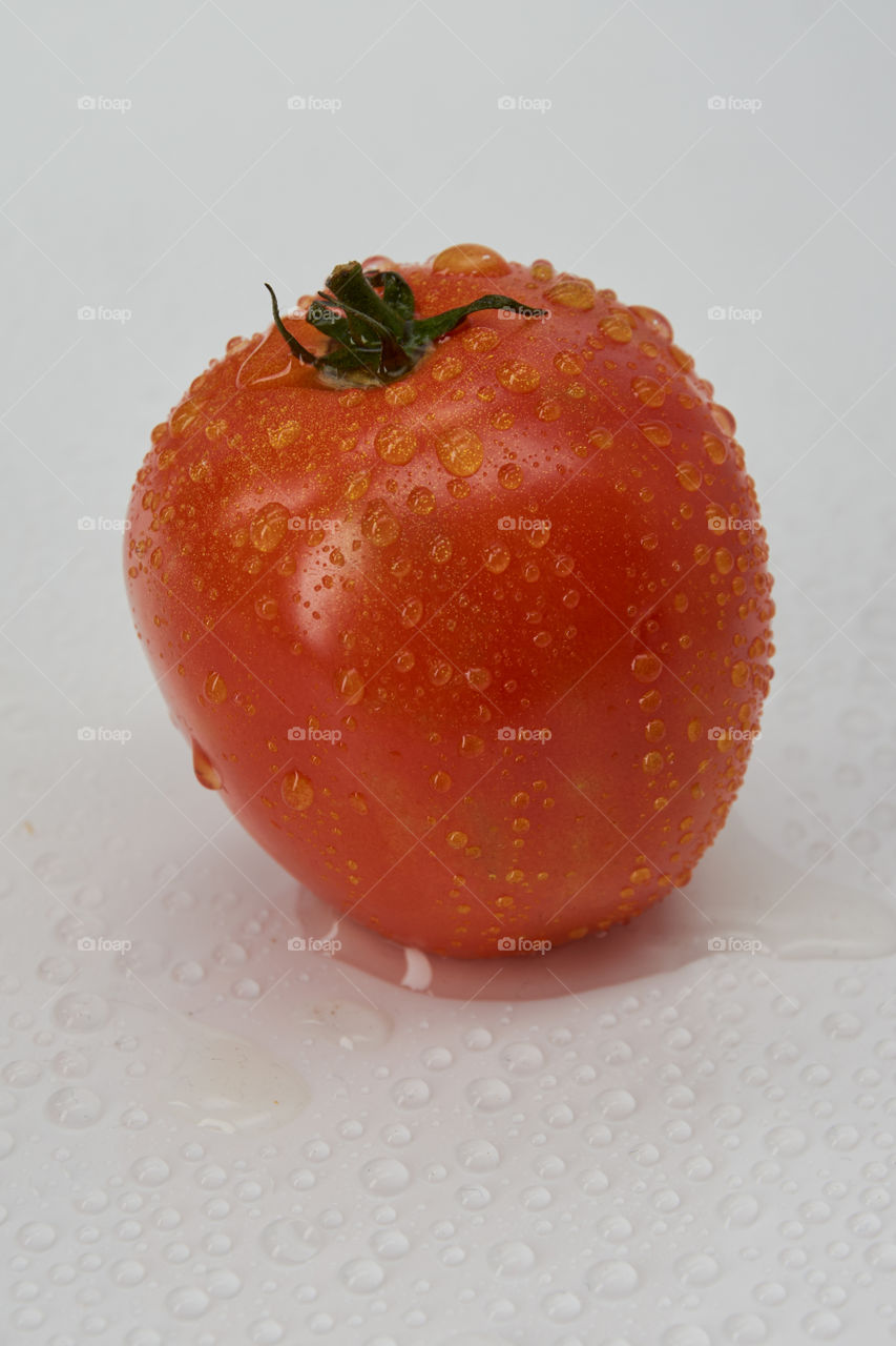 single tomato photograpy