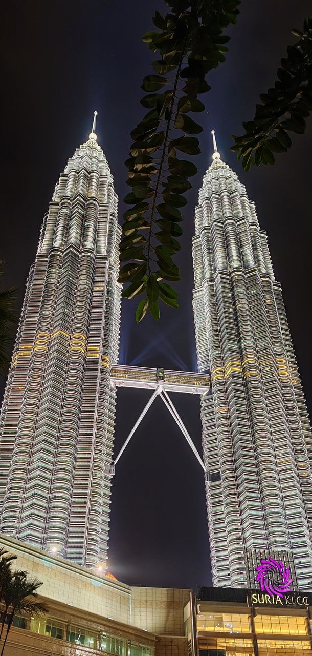 Petronas Twin Tower at night