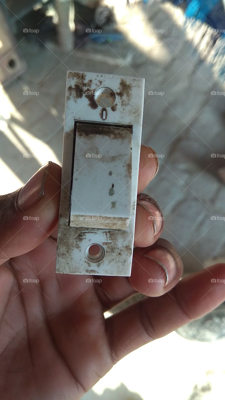 Electric switch has to throw ..