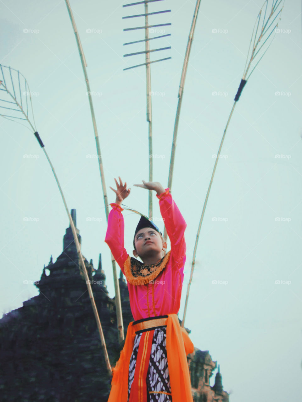 "Ngarojeng Dance Maneuver"

The Ngarojeng dance was adapted from the Ajeng music, which is a musical harbor that developed in the edge of the Betawi region. This dance usually used to accompany the Betawi bridal ceremony.