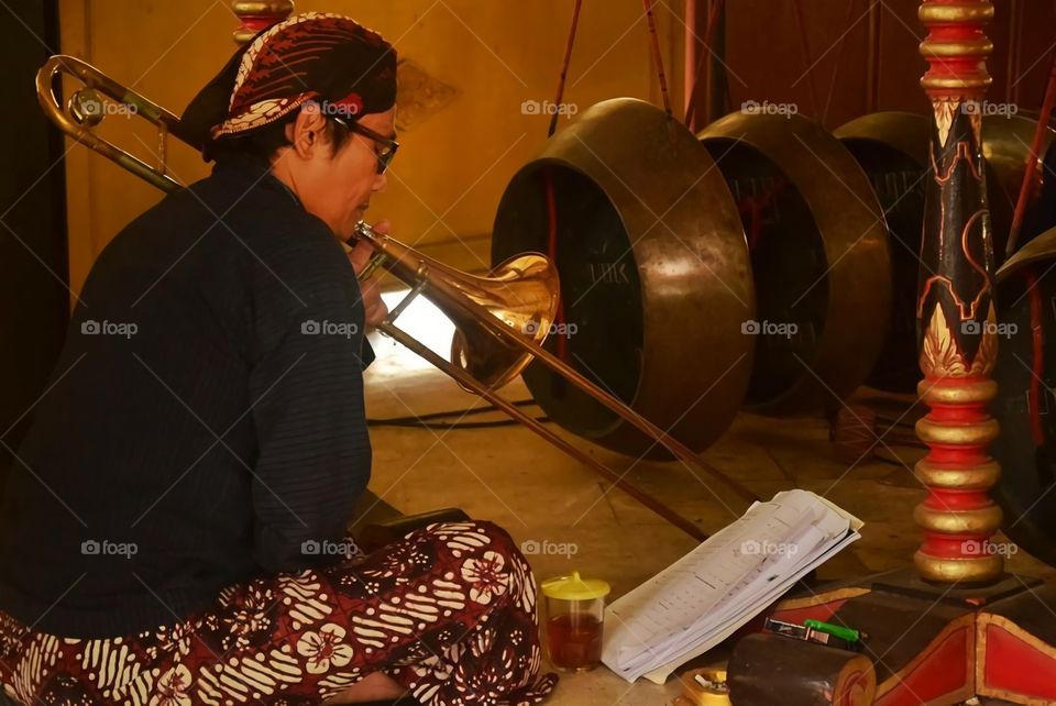 sudah tua tak pernah kenal lelah