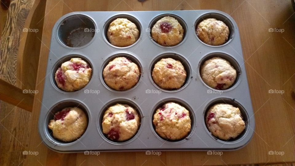 fresh baked muffins, lemon and raspberry