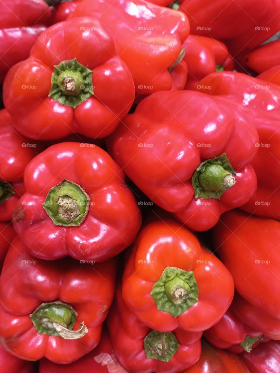 Pimentão vermelho é rico em antioxidantes que contribuem para a redução de problemas cardiovasculares. Também é  rico em Vitamina C e E.