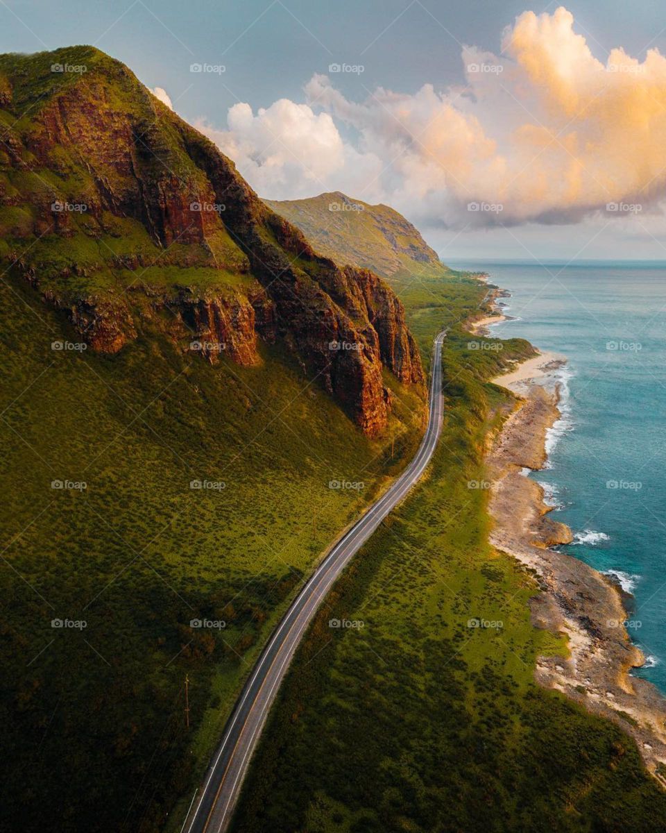 Stunning views along Oahu’s coast make for fantastic sunset drives. I love everything this island has to offer 🌱