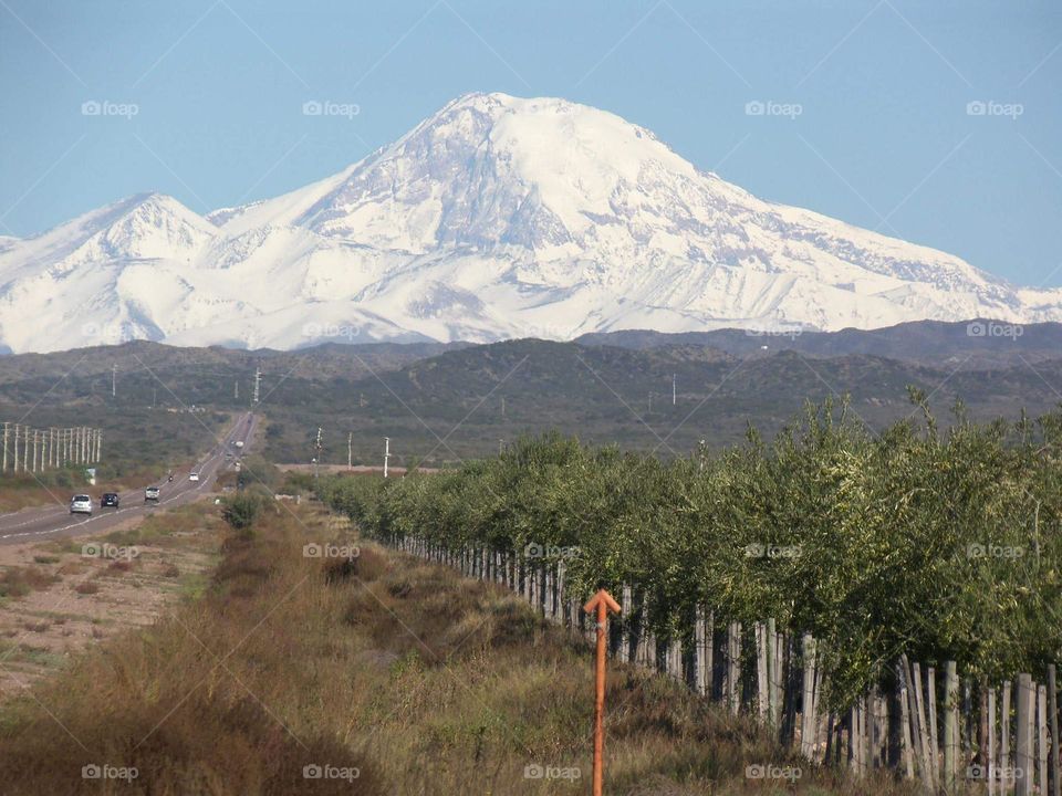 camino a la montaña nevada