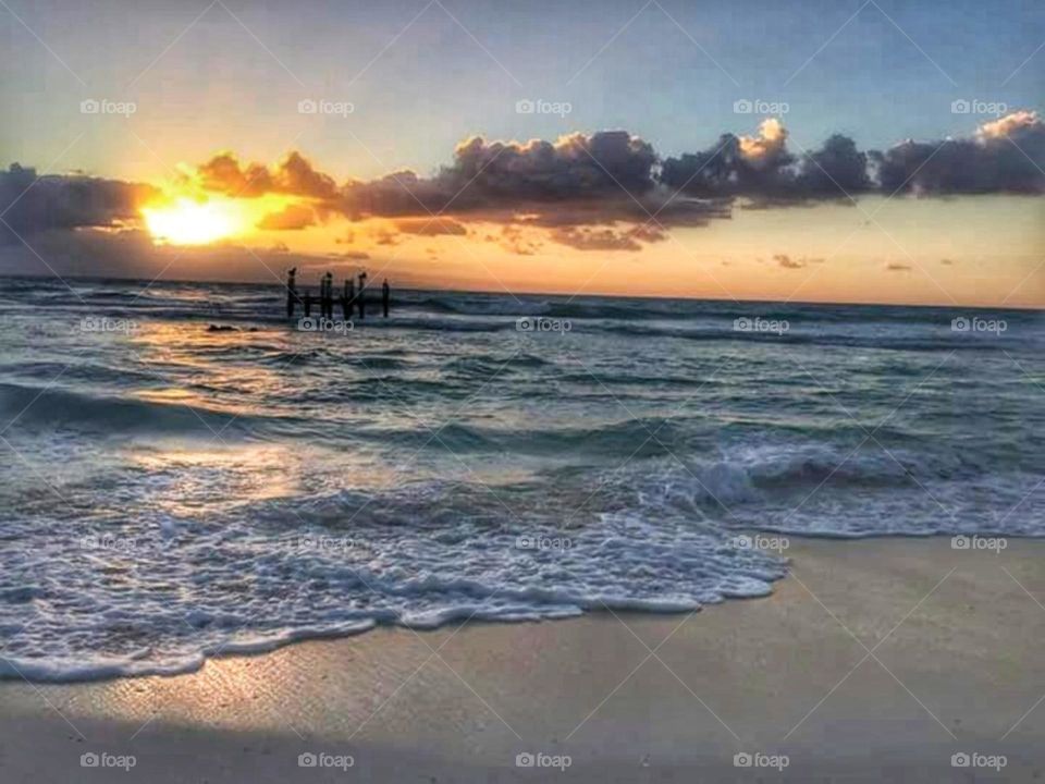 reflejo del sol en el mar