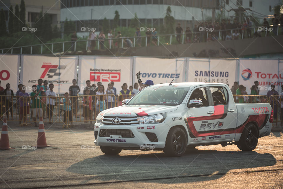 Toyota hilux revo drift show 